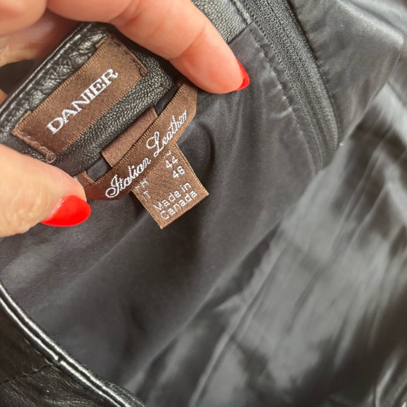 Danier Black Midi Pencil Skirt - Picture 4 of 7